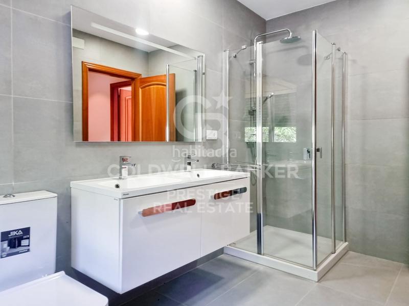 Foto c7f330c4-a9c5-4ee3-8dc9-11af1293cd23. House with parking in Ciutat Diagonal Esplugues de Llobregat