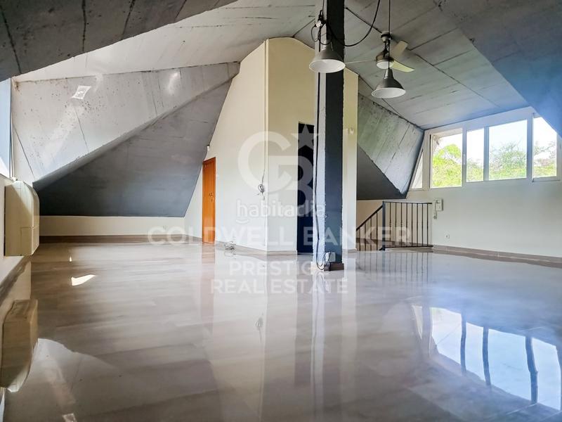 Foto d514bcf3-f65b-4125-abb3-f7c81c6edac8. House with parking in Ciutat Diagonal Esplugues de Llobregat