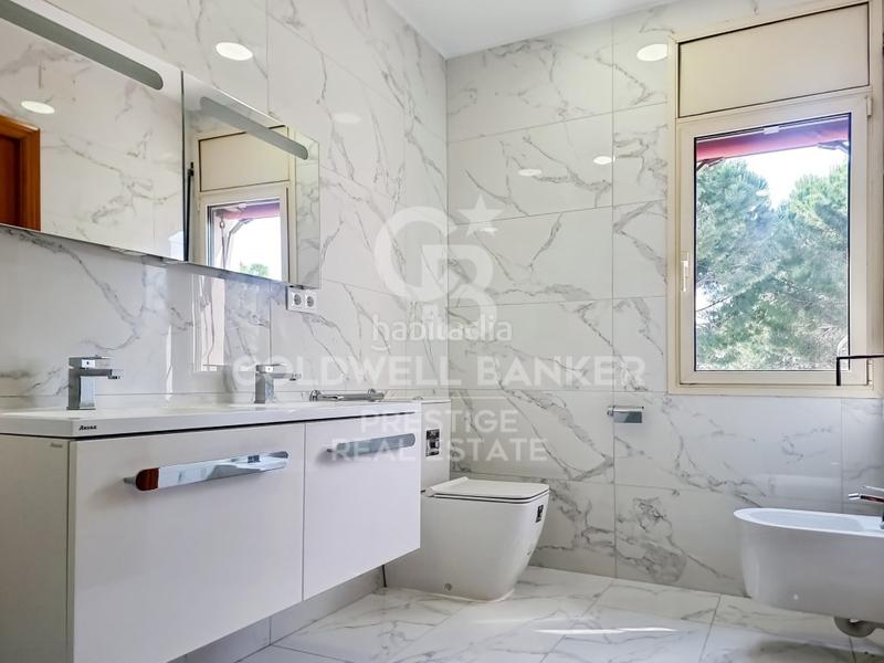 Foto e42f46ac-a912-4cb4-b9a6-c4fa2f0210f7. House with parking in Ciutat Diagonal Esplugues de Llobregat