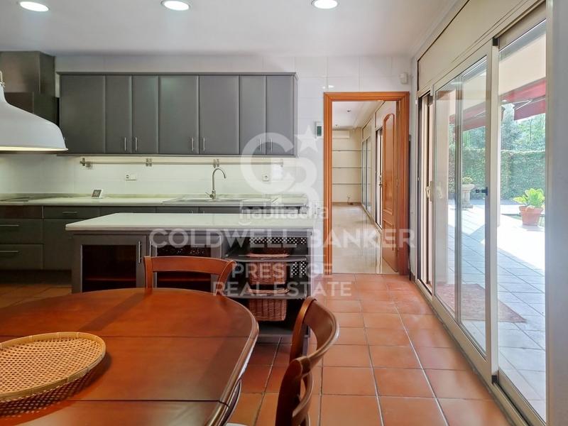 Foto e7db93b9-9425-4a5a-8ed4-688106e7b5cf. House with parking in Ciutat Diagonal Esplugues de Llobregat