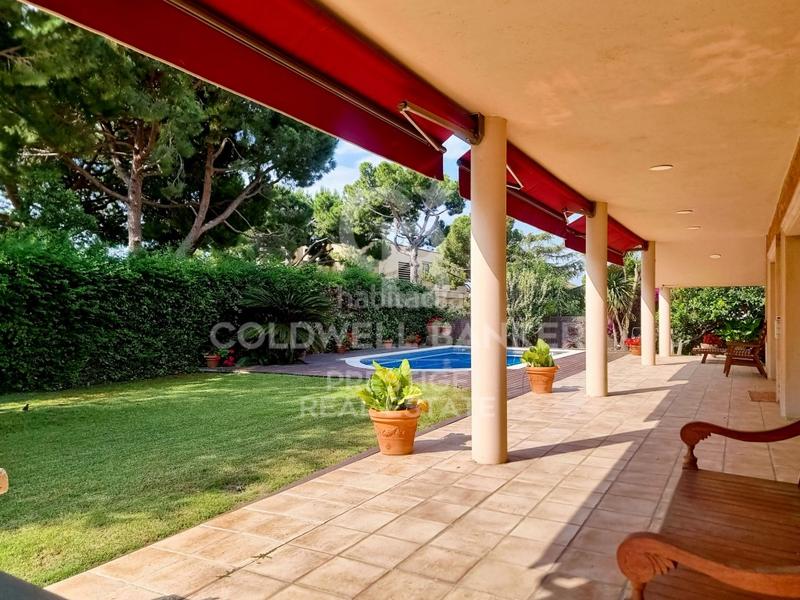 Foto ec977383-e21c-4cdb-99c2-a4d7d589e6c4. House with parking in Ciutat Diagonal Esplugues de Llobregat