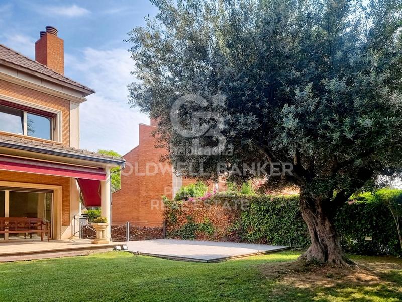 Foto fb17bf09-6002-4e57-8b3f-bd414fdcd5c7. House with parking in Ciutat Diagonal Esplugues de Llobregat