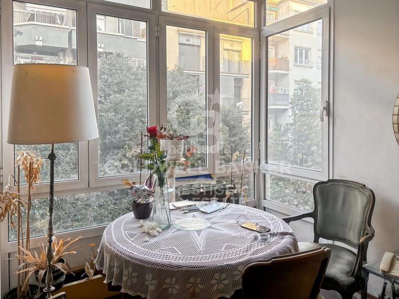 Foto bd39e659-c565-4589-bca9-988173a9b0df. Piso  con muchas posibilidades en eixample izquierdo en Barcelona