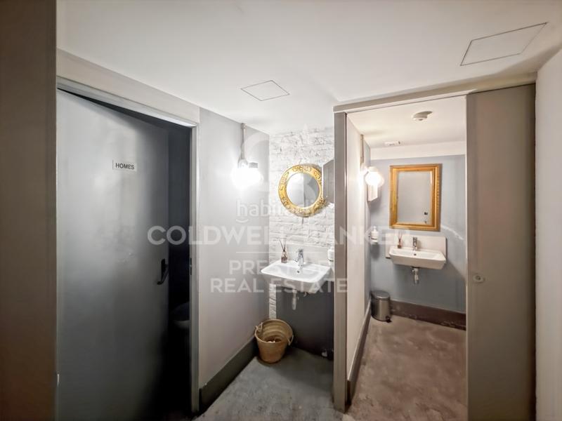 Foto ec631e94-ad09-42fe-bbe5-80537a56f33f. Traspaso local comercial local con licencia c3 mixto en funcionamiento en Barcelona