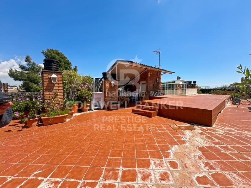 Foto 1a10ae7f-5c2e-468f-a5ed-1e87eadcdeeb. Attique avec parking dans Tres Torres Barcelona