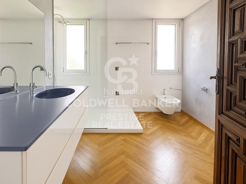 Foto acd9d40e-062c-483a-a007-8b2de9d41aa8. Attique avec parking dans Tres Torres Barcelona