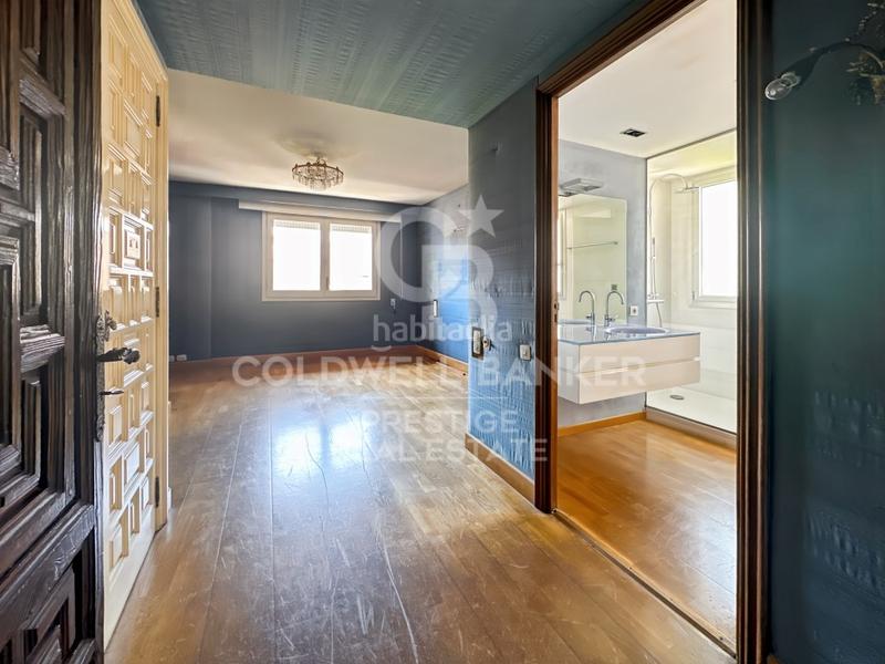 Foto ca849bcb-dd39-4ce9-8f48-f2a6bb9ae19a. Attique avec parking dans Tres Torres Barcelona