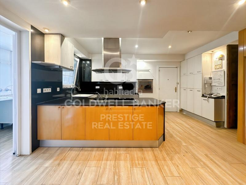 Foto f1946e41-11a5-429c-bd97-d6696fec7dd7. Attique avec parking dans Tres Torres Barcelona