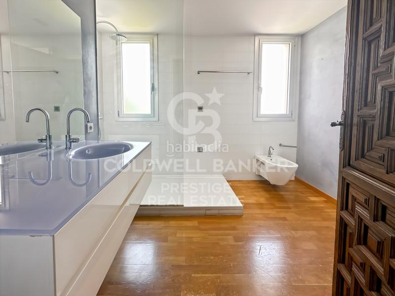 Foto fb1d0347-e08a-4e5e-9206-ab97a0f3d4aa. Attique avec parking dans Tres Torres Barcelona