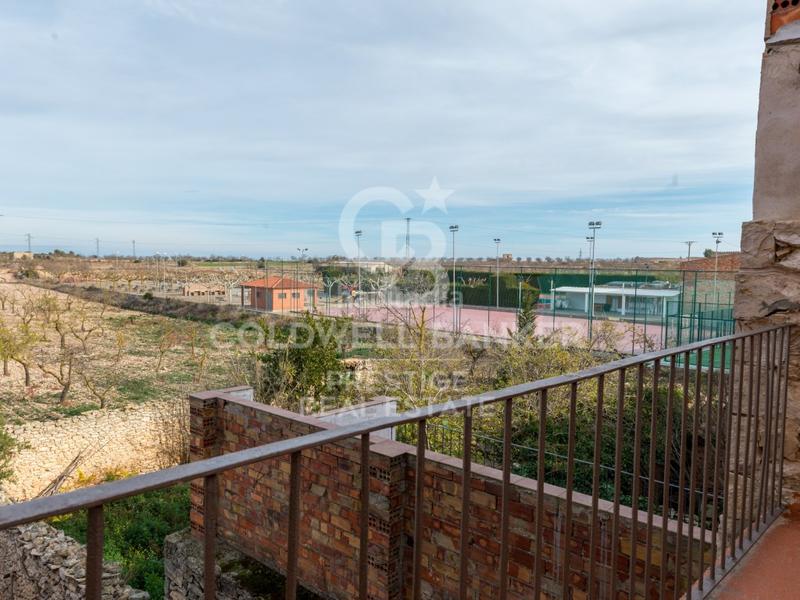 Foto 0974dc8f-2352-405d-934e-d810b893a12f. Haus mit parking in Almatret