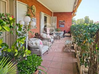 Piso  N/a. Luminoso apartamento con terraza y vistas al turó parc en venta