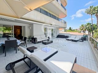 Pis  N/a. Piso reformado con terraza y parking en el vinyet, sitges