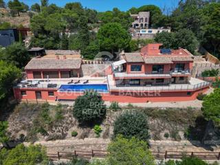 Casa  N/a. Villa de lujo con vistas panorámicas al mar en aiguablava,begur