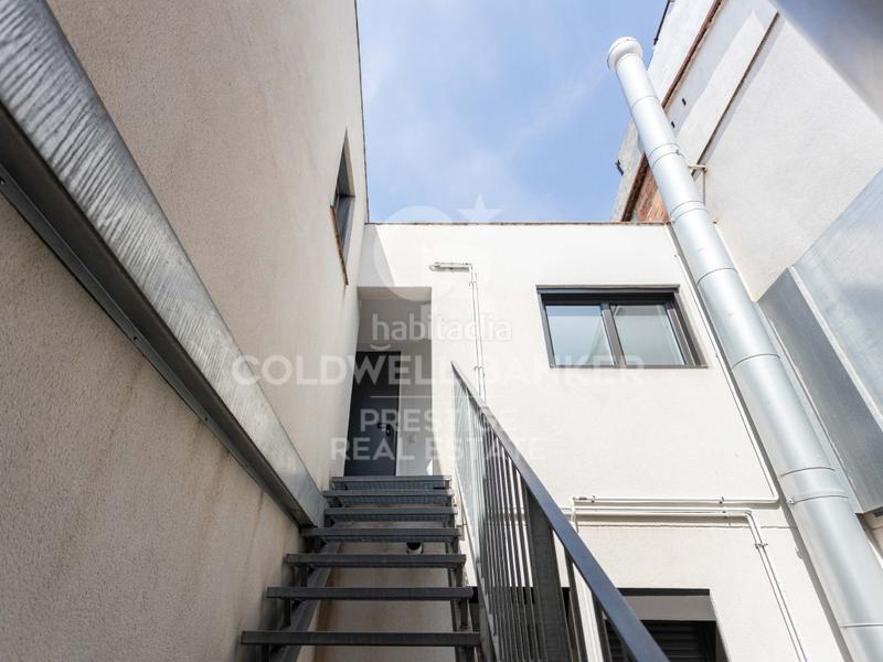 Foto 239a3bc0-a3b8-43a7-843d-73e3a86e9c04. Dachwohnung mit parking in Fort Pienc Barcelona