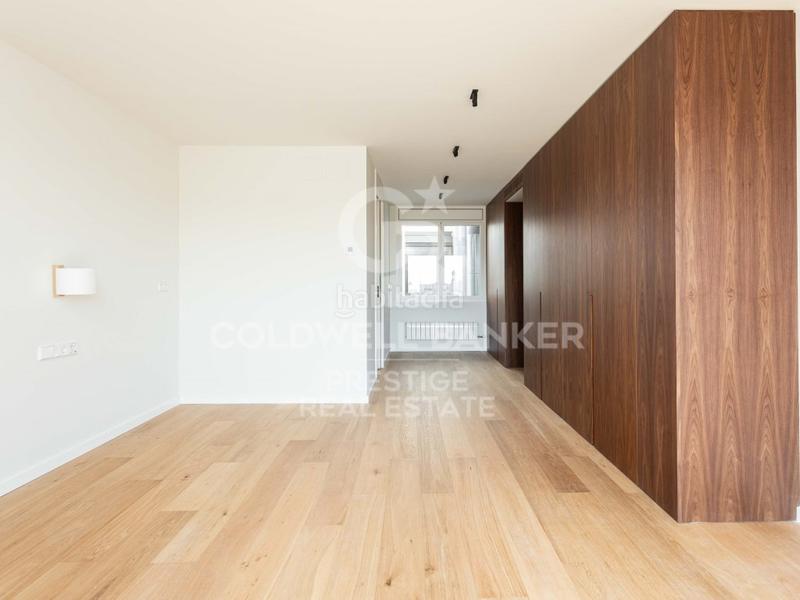 Foto 54beb5fe-d289-4d93-9bb0-e72a24c4d3b8. Dachwohnung mit parking in Fort Pienc Barcelona