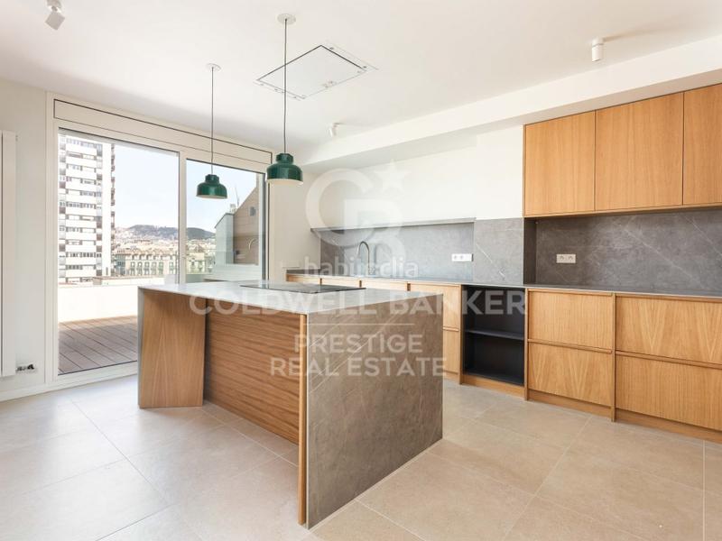 Foto a312e581-6368-4e1c-af5c-654d8707dd0f. Dachwohnung mit parking in Fort Pienc Barcelona