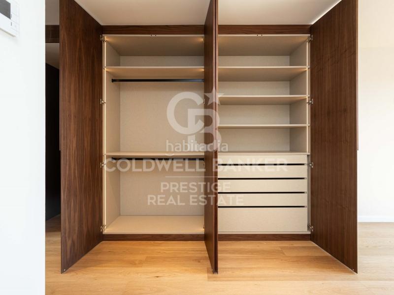 Foto f451d243-d45c-4fbe-89ac-6abe71031ed8. Dachwohnung mit parking in Fort Pienc Barcelona