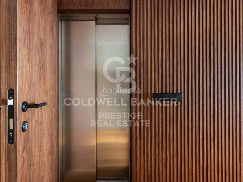 Foto fd7e3425-6021-4fcb-8992-bc8f101535e2. Dachwohnung mit parking in Fort Pienc Barcelona