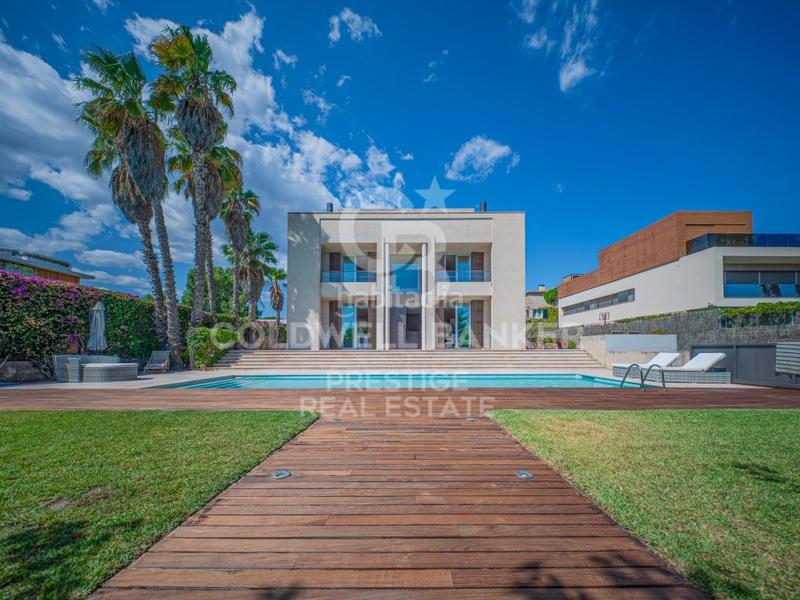 Foto a67d482e-f30e-4cdd-91e6-e133c71c8b25. Lloguer casa amb calefacció aparcament piscina a Gavà