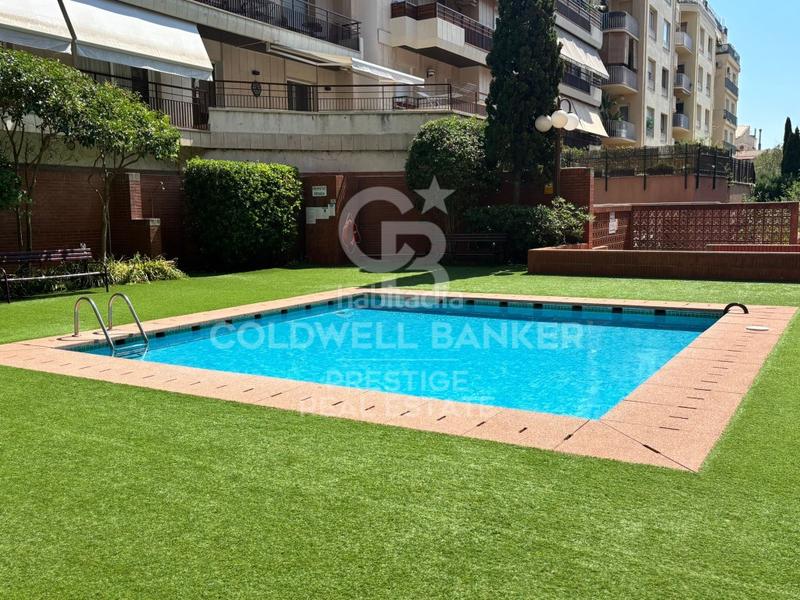 Foto 6d346f4c-8355-4124-aeba-646811824d7c. Piso  en sant gervasi con parking y piscina comunitaria en Barcelona