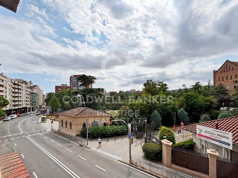 Foto e22e3c1b-7dbc-4b88-84d5-e2767156de60. Piso  en sant gervasi con parking y piscina comunitaria en Barcelona