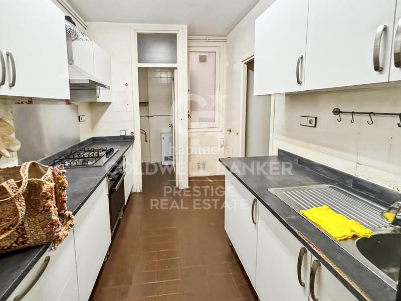Foto f2cd555d-d7ac-4aef-ab0f-4fd5cbbf9aa3. Piso  en sant gervasi con parking y piscina comunitaria en Barcelona
