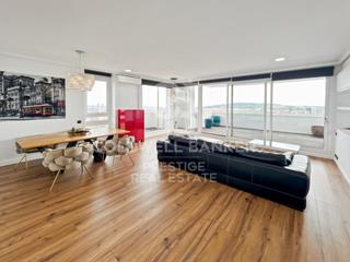 Affitto Appartamento in Sant Gervasi - Galvany. Amplio piso en alquiler con vistas al mar y la ciudad