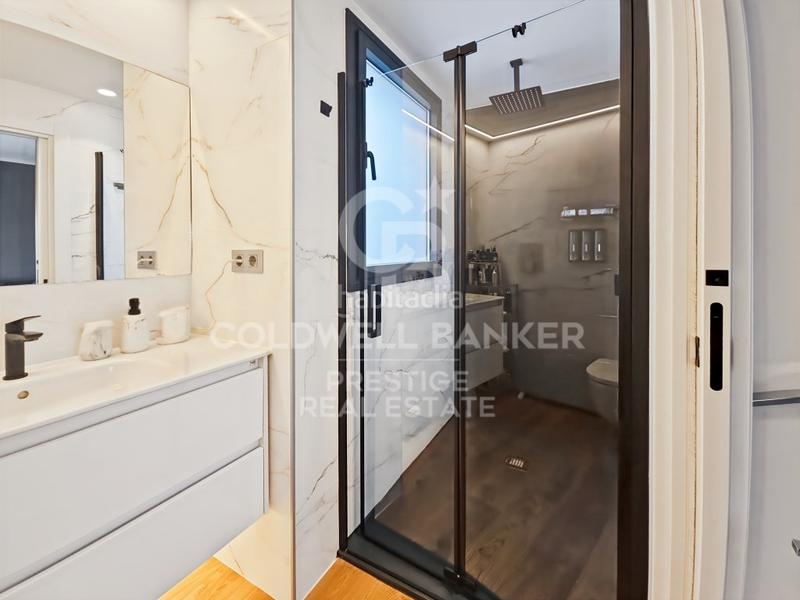 Foto 5f0064d2-e40e-474e-b969-3b7bb78dd727. Casa con parcheggio in Finestrelles Esplugues de Llobregat
