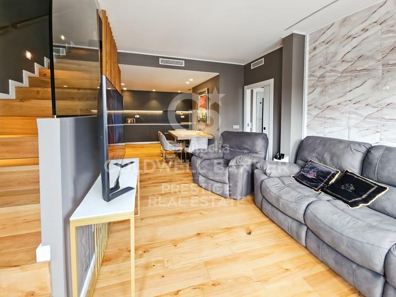 Foto e6ded703-72c7-404c-b6f2-0f49cd6b8a1a. Casa con parcheggio in Finestrelles Esplugues de Llobregat