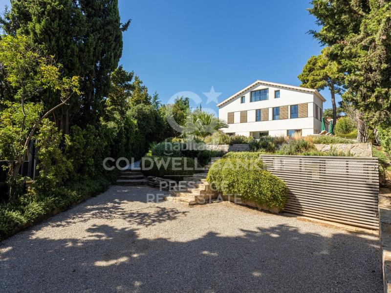 Foto 4b00d50b-8d2a-4e62-a5dc-627d751867cd. Casa con parcheggio in Sarrià Barcelona