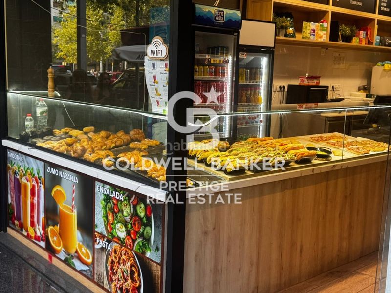 Foto 54098226-dd4c-4755-9e38-a5b3176db435. Local comercial a Sant Antoni Barcelona