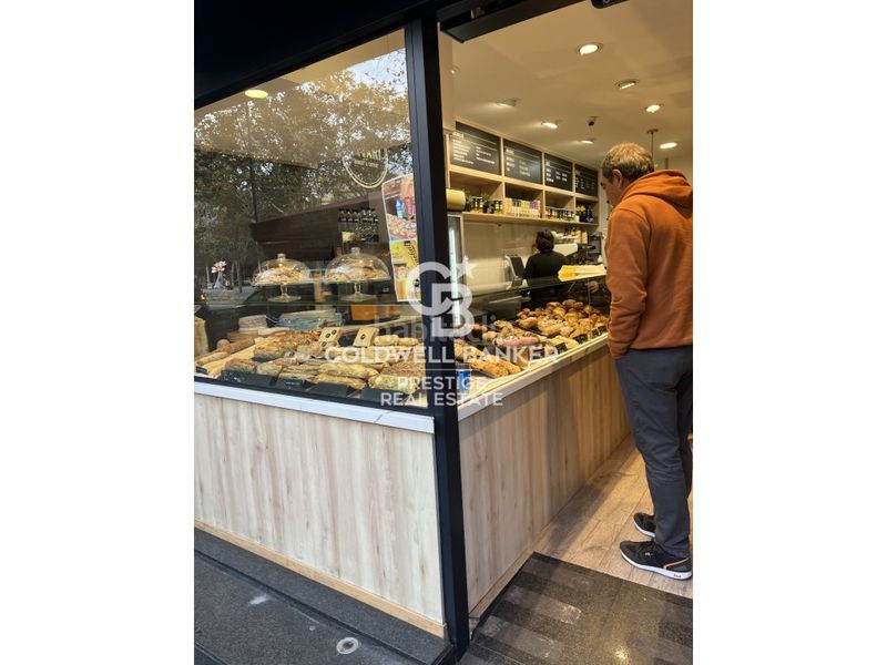 Foto 92c1576a-00e3-42ef-8358-74bcb7682d33. Local comercial a Sant Antoni Barcelona