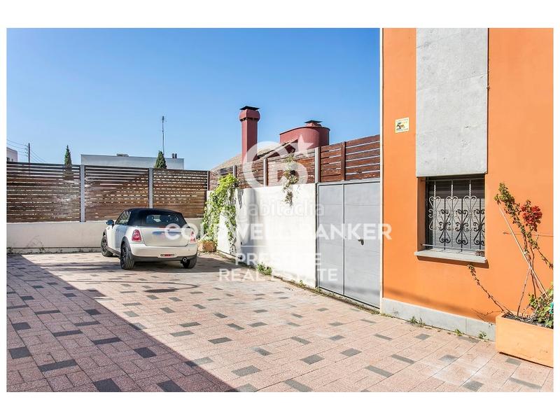 Foto 1382a0f6-d5ee-42f6-b311-2bd58c73c171. Location maison avec parking dans La Miranda Esplugues de Llobregat
