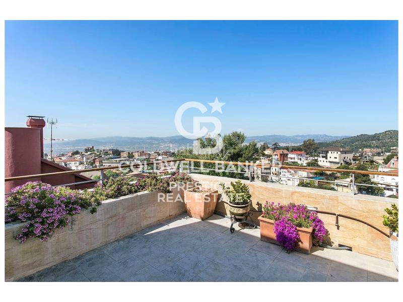 Foto 9baad139-acf4-41bb-8030-ad0a9698e4d7. Rent house with parking in La Miranda Esplugues de Llobregat