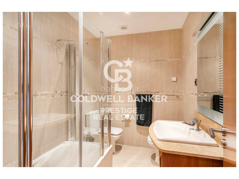 Foto a3fa149a-78c5-4a05-a335-897fe2dc1e14. Rent house with parking in La Miranda Esplugues de Llobregat