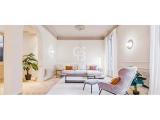 Etagenwohnung  Calle mallorca. Espectacular propiedad cerca de rambla de catalunya, barcelona