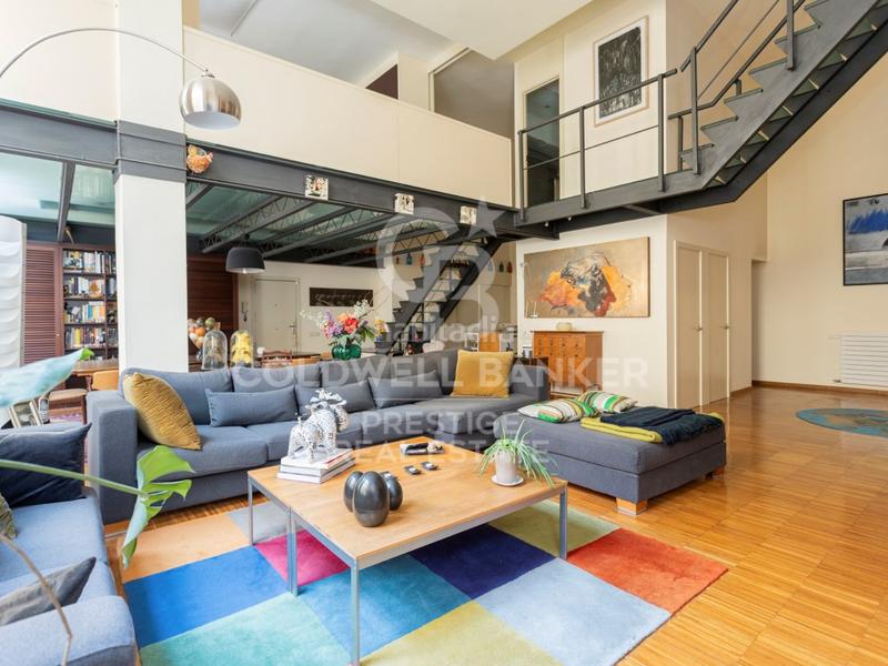 Foto 3010d13d-e68d-4a5f-af58-90a243251d90. Loft  dúplex junto al park gell 265 m con parking y doble acceso en Barcelona