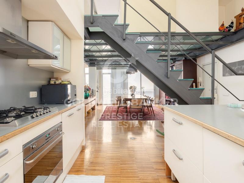 Foto 46973f69-0eb3-4d42-86e2-4dd747628d3b. Loft  dúplex junto al park gell 265 m con parking y doble acceso en Barcelona