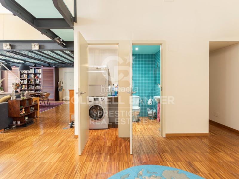 Foto 5f2041cb-d66a-40f5-99ae-41aafd2214d2. Loft  dúplex junto al park gell 265 m con parking y doble acceso en Barcelona