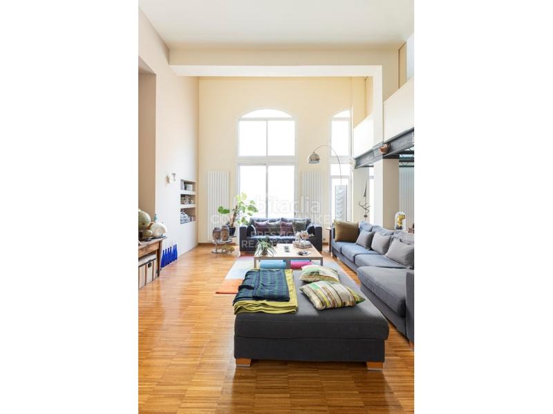 Foto 92c5b97e-57a7-4524-8834-56d67b931263. Loft  dúplex junto al park gell 265 m con parking y doble acceso en Barcelona