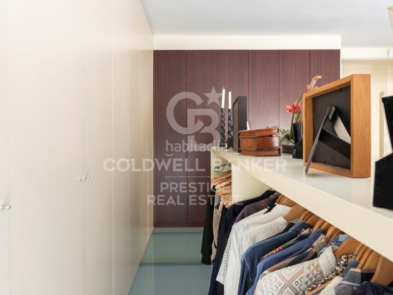 Foto c6f09483-7df1-4637-a078-d8cefad64941. Loft  dúplex junto al park gell 265 m con parking y doble acceso en Barcelona