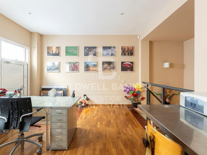 Foto d6db7a65-a4dd-41a1-8198-7a1415282c06. Loft  dúplex junto al park gell 265 m con parking y doble acceso en Barcelona