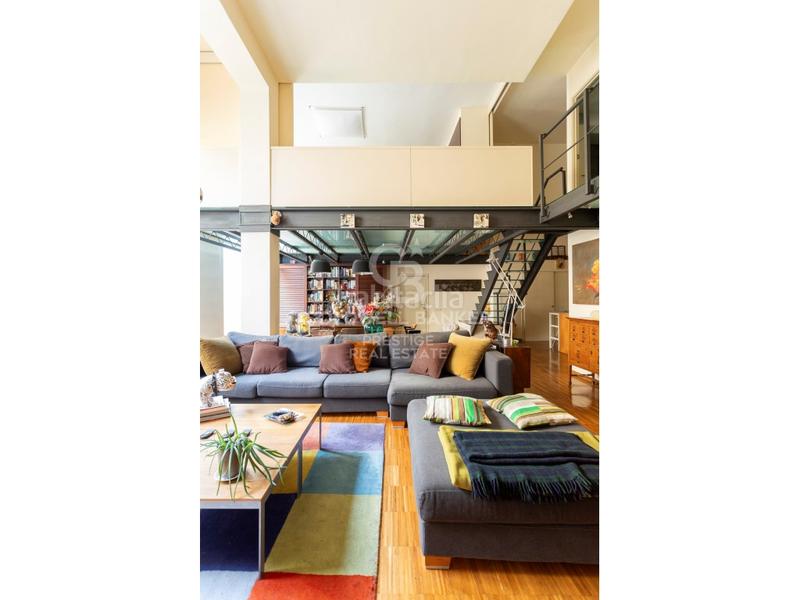 Foto ed22474d-4c46-4548-b13f-4b5c0692e868. Loft  dúplex junto al park gell 265 m con parking y doble acceso en Barcelona