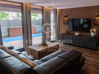 Haus  Avenida 301. Casa unifamiliar situada en la mejor zona de montemar bajo, cast