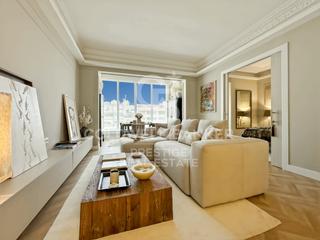 Etagenwohnung in Calle Enric Granados