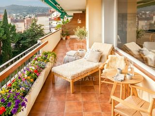 Piso en Pedralbes. Piso con terraza y 3 plazas de parking en venta en pedralbes
