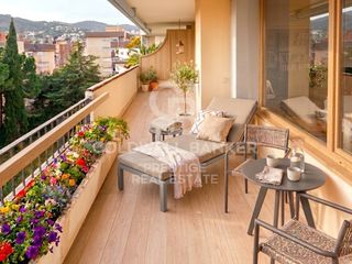 Pis a Pedralbes. Piso con terraza y 3 plazas de parking en venta en pedralbes