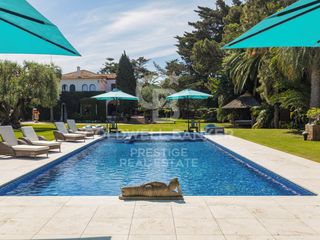 Haus  Calle josep carner. Impresionante propiedad en sitges, cerca de la playa y del golf