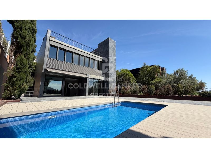 Foto 161cf8aa-865d-4191-bd15-4af68aa5bbb9. Casa amb aparcament piscina a Sant Gervasi - Bonanova Barcelona