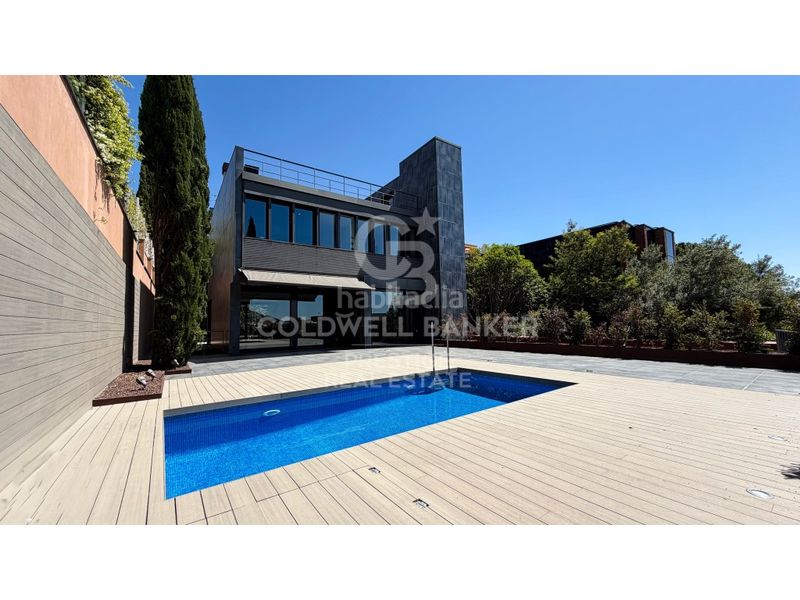 Foto fc7bf4c2-d01f-4b88-b64c-bb549bf4f8b9. Casa amb aparcament piscina a Sant Gervasi - Bonanova Barcelona